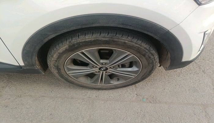 2017 Hyundai Creta SX (O) 1.6 DIESEL, Diesel, Manual, 2,17,931 km, tyre