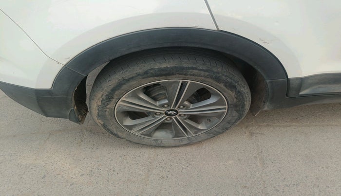 2017 Hyundai Creta SX (O) 1.6 DIESEL, Diesel, Manual, 2,17,931 km, tyre