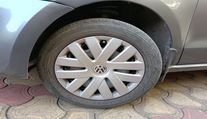 2014 Volkswagen Polo COMFORTLINE 1.2L, Petrol, Manual, 53,551 km, tyre