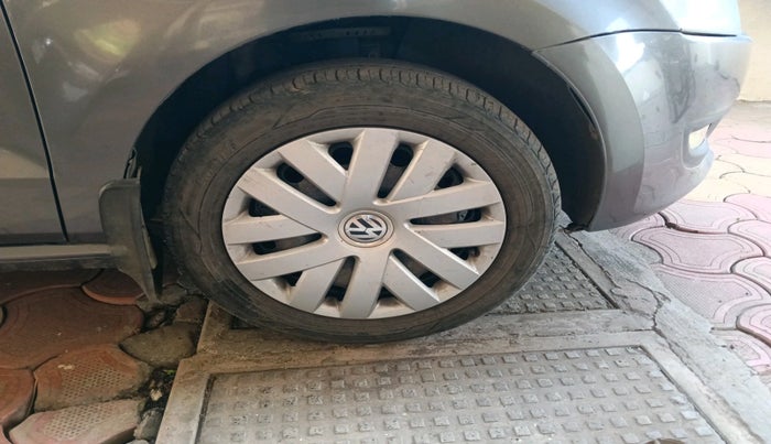 2014 Volkswagen Polo COMFORTLINE 1.2L, Petrol, Manual, 53,551 km, tyre