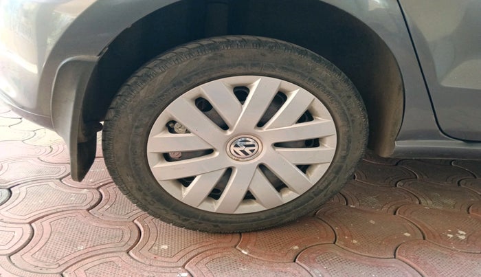 2014 Volkswagen Polo COMFORTLINE 1.2L, Petrol, Manual, 53,551 km, tyre