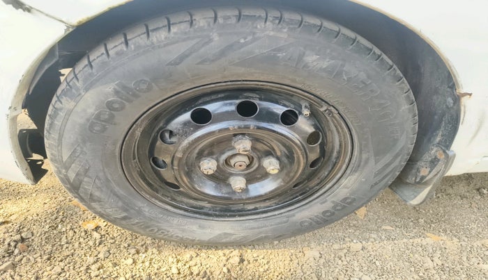 2011 Hyundai i10 MAGNA 1.2, CNG, Manual, 1,13,670 km, tyre