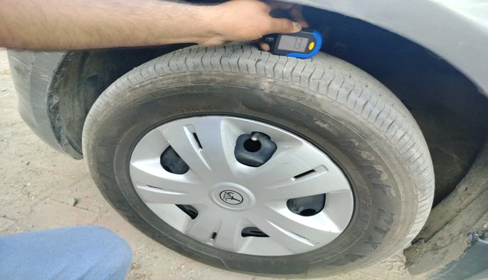 2017 Maruti Swift VDI, Diesel, Manual, 1,46,654 km, tyre