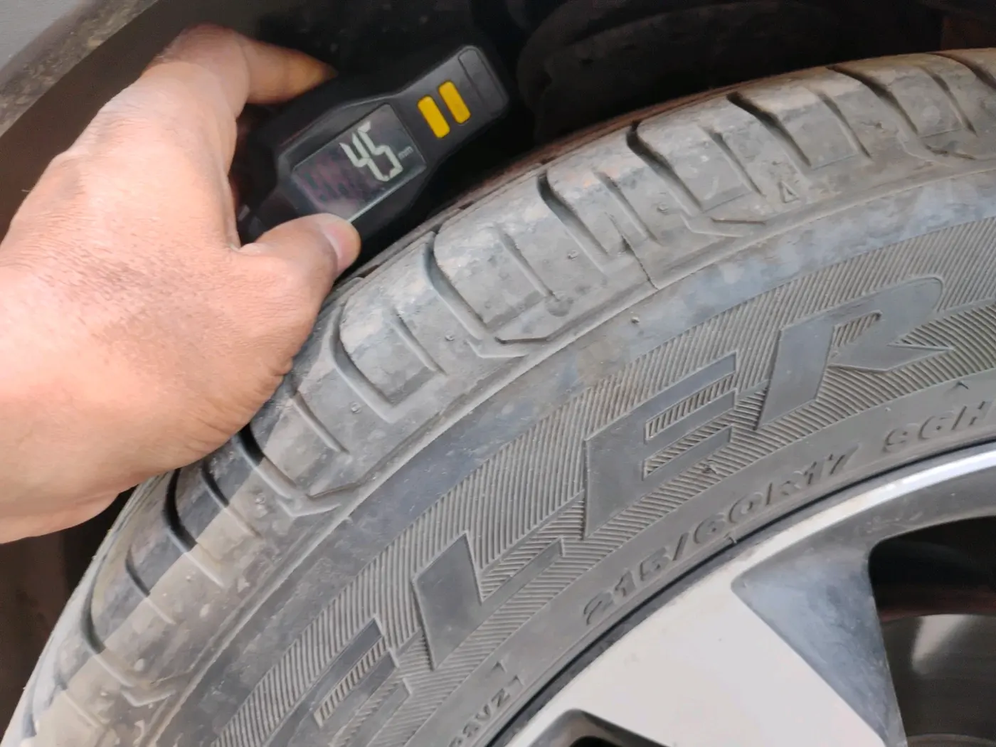 2021 Mahindra XUV300 W8 (O) 1.2 PETROL, Petrol, Manual, 97,910 km, tyre