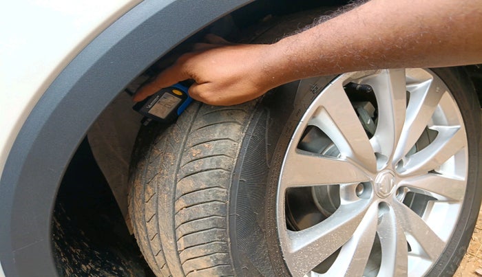 2025 MG ASTOR Shine 1.5 MT (Ivory), Petrol, Manual, 3,784 km, tyre