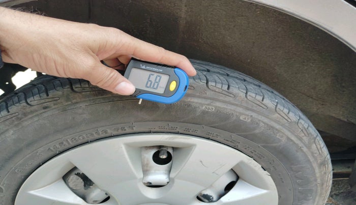 2013 Maruti Wagon R 1.0 LXI CNG, CNG, Manual, 3,19,288 km, tyre