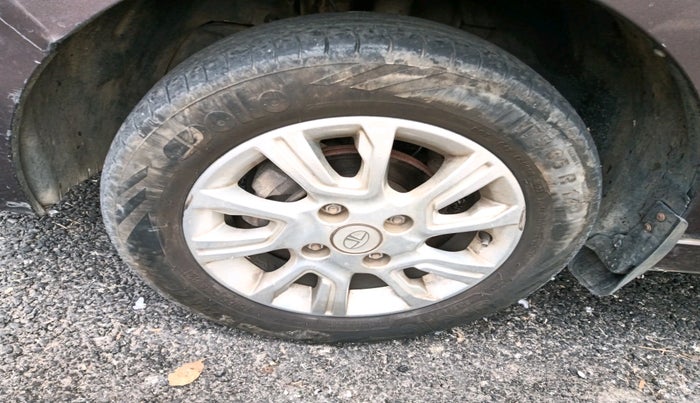 2018 Tata Tiago XZ PETROL, Petrol, Manual, 1,05,854 km, tyre