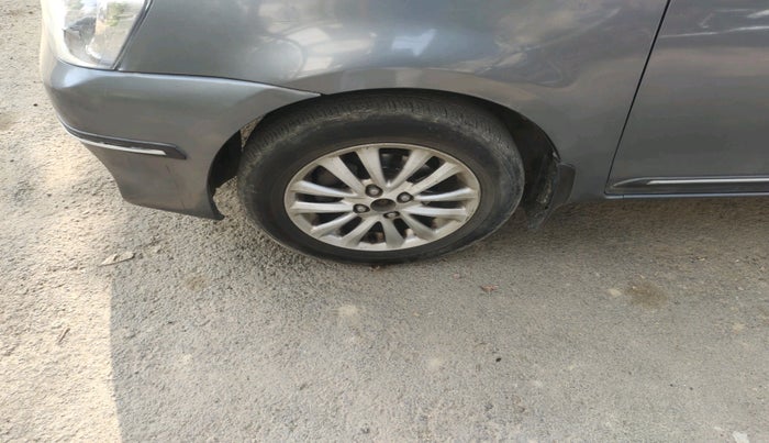 2013 Toyota Etios Liva V, CNG, Manual, 1,80,558 km, tyre