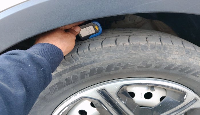 2024 Mahindra XUV300 W4 1.2 PETROL, Petrol, Manual, 41,591 km, tyre