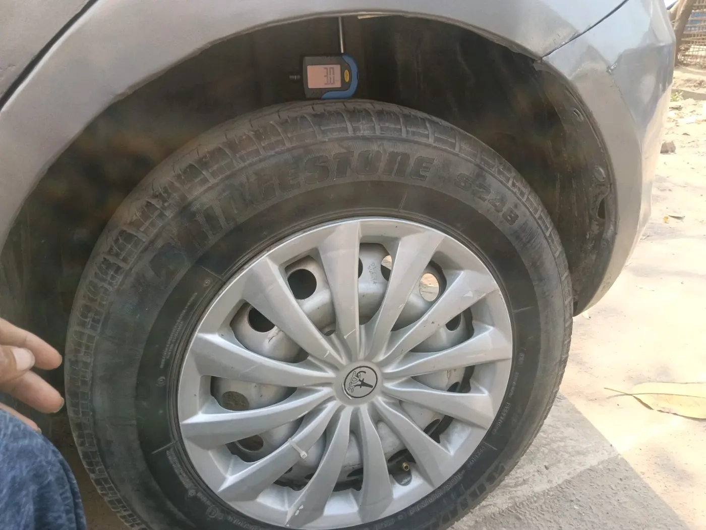 2015 Maruti Swift LXI, Petrol, Manual, 53,977 km, tyre