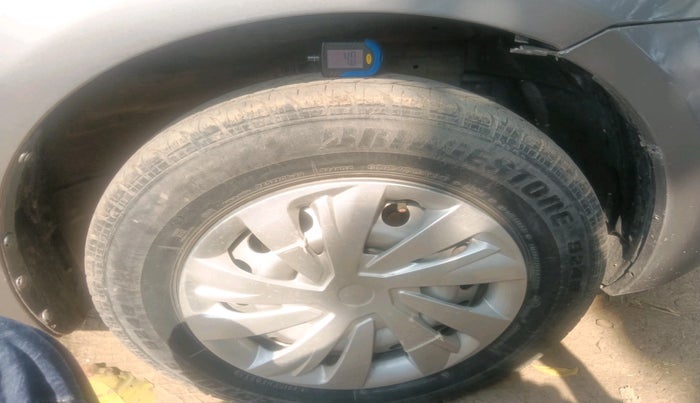 2015 Maruti Swift LXI, Petrol, Manual, 53,977 km, tyre