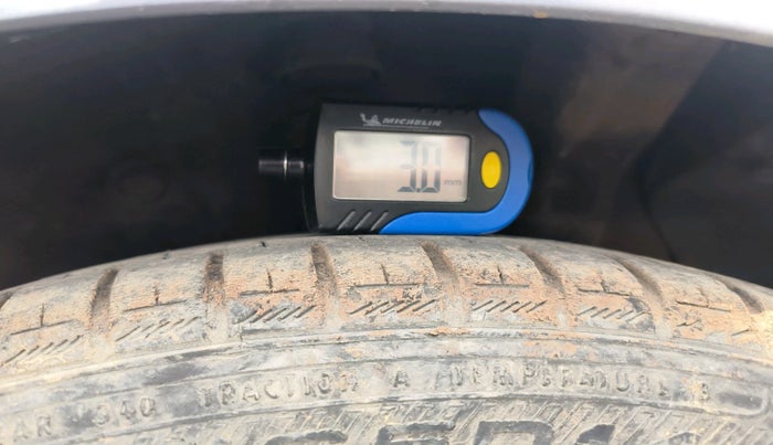 2016 Hyundai Grand i10 SPORTZ 1.2 KAPPA VTVT, CNG, Manual, 1,28,528 km, tyre