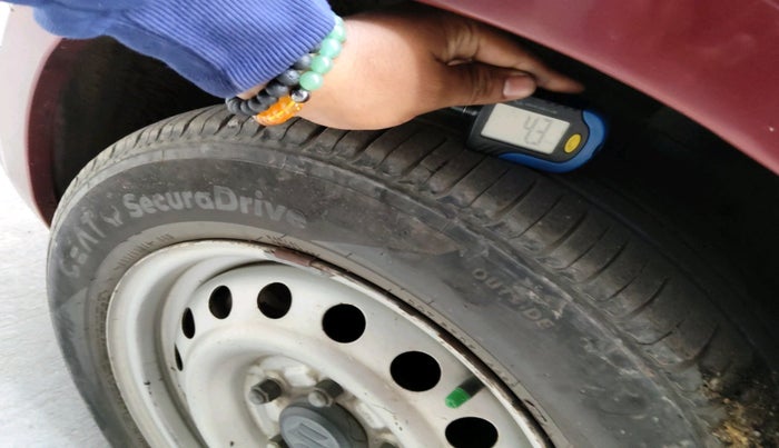 2013 Maruti Ertiga LXI, Petrol, Manual, 82,643 km, tyre