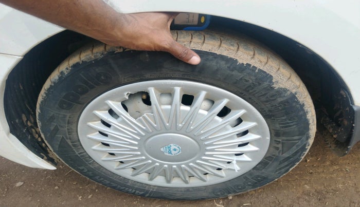 2017 Hyundai Eon ERA +, Petrol, Manual, 75,664 km, tyre