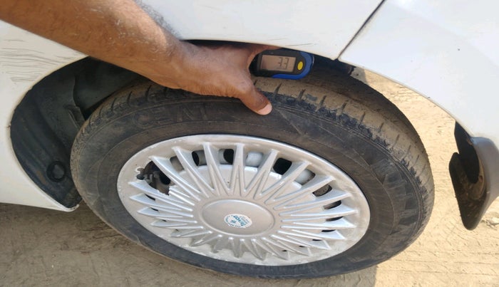 2017 Hyundai Eon ERA +, Petrol, Manual, 75,664 km, tyre