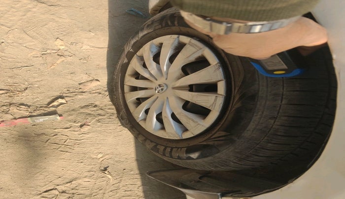 2011 Toyota Etios G, CNG, Manual, 1,02,571 km, tyre