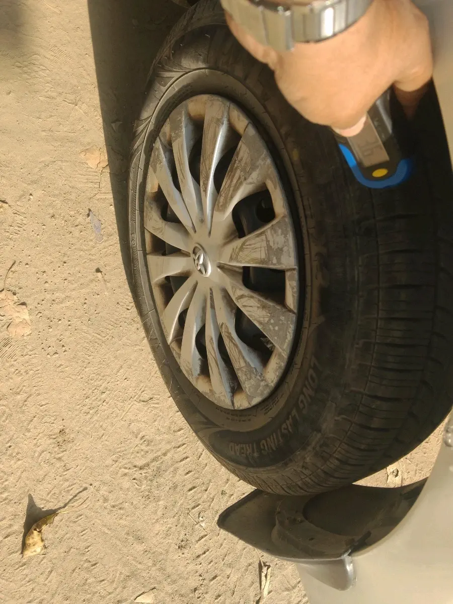 2011 Toyota Etios G, CNG, Manual, 1,02,571 km, tyre