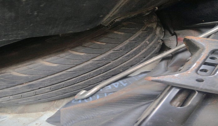 2011 Toyota Etios G, CNG, Manual, 1,02,571 km, tyre