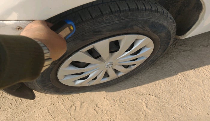 2011 Toyota Etios G, CNG, Manual, 1,02,571 km, tyre