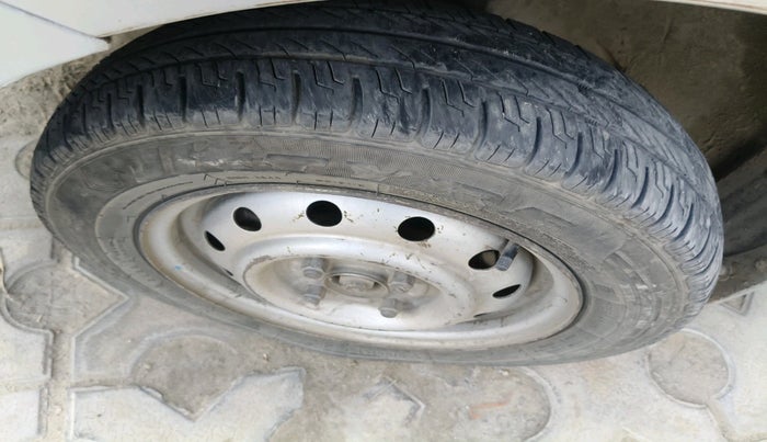 2011 Maruti Wagon R 1.0 LXI CNG, CNG, Manual, 1,67,619 km, tyre