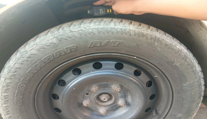 2017 Mahindra XUV500 W6, Diesel, Manual, 1,20,092 km, tyre