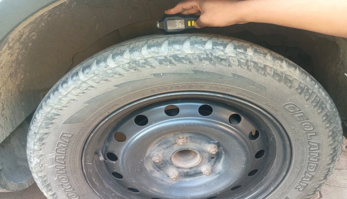 2017 Mahindra XUV500 W6, Diesel, Manual, 1,20,092 km, tyre