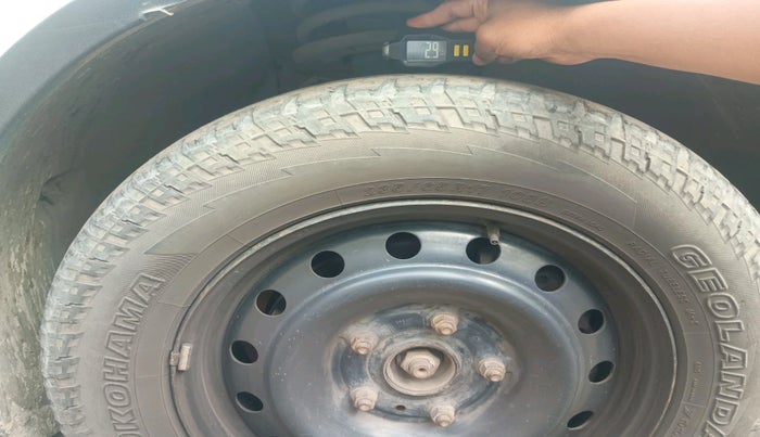 2017 Mahindra XUV500 W6, Diesel, Manual, 1,20,092 km, tyre