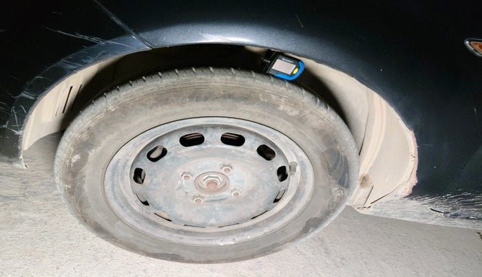 2011 Ford Figo ZXI 1.2 PETROL, Petrol, Manual, 1,13,801 km, tyre