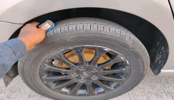 2015 Skoda Rapid 1.5 TDI CR Style Plus, Diesel, Manual, 1,82,664 km, tyre