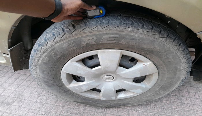 2009 Mahindra Xylo E8 BS-III, Diesel, Manual, 1,45,000 km, tyre