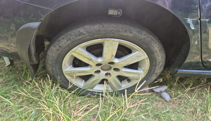 2011 Volkswagen Vento HIGHLINE DIESEL 1.6, Diesel, Manual, 99,142 km, tyre