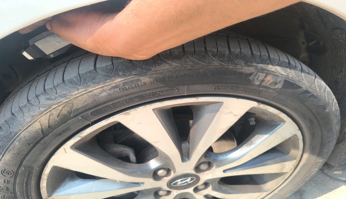 2016 Hyundai Verna 1.6 VTVT SX, Petrol, Manual, 1,14,992 km, tyre