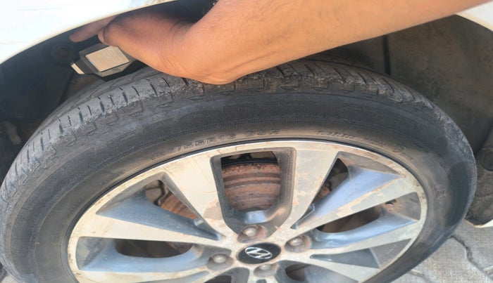 2016 Hyundai Verna 1.6 VTVT SX, Petrol, Manual, 1,14,992 km, tyre