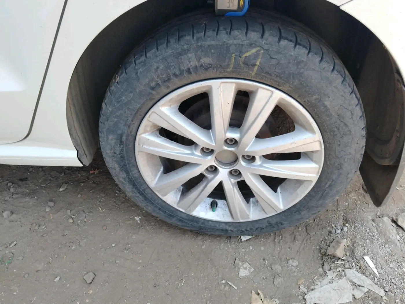 2013 Volkswagen Polo HIGHLINE DIESEL, Diesel, Manual, 1,47,404 km, tyre