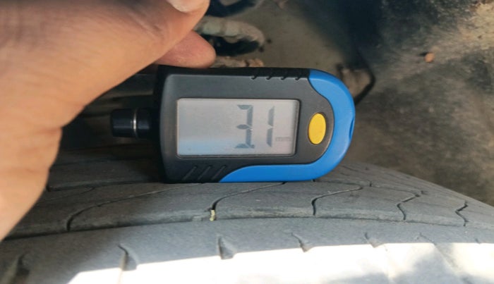 2012 Volkswagen Jetta HIGHLINE TDI, Diesel, Manual, 1,69,825 km, tyre