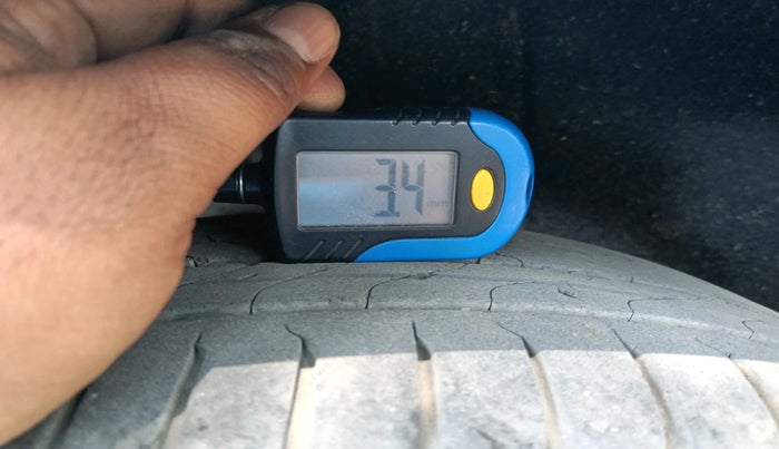 2012 Volkswagen Jetta HIGHLINE TDI, Diesel, Manual, 1,69,825 km, tyre