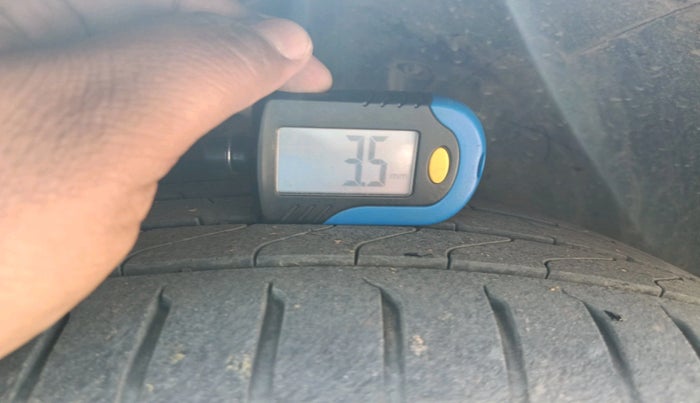 2012 Volkswagen Jetta HIGHLINE TDI, Diesel, Manual, 1,69,825 km, tyre