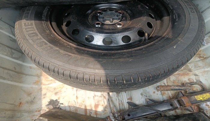 2016 Toyota Etios GD, Diesel, Manual, 87,882 km, tyre