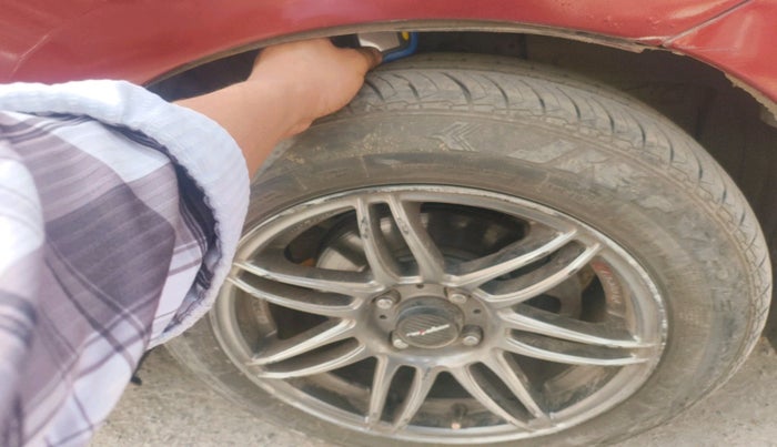 2011 Honda City 1.5L I-VTEC E MT, Petrol, Manual, 1,07,004 km, tyre