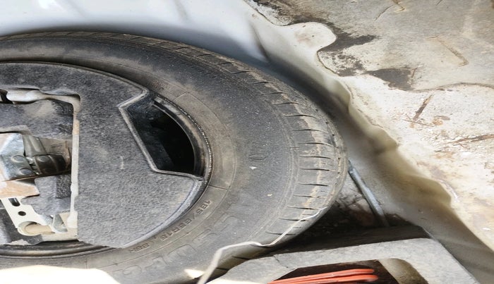 2018 Maruti Ciaz DELTA 1.5 SHVS MT PETROL, Petrol, Manual, 1,66,996 km, tyre