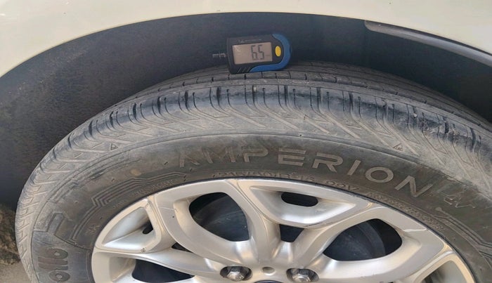 2015 Ford Ecosport TITANIUM 1.0L ECOBOOST, Petrol, Manual, 89,354 km, tyre