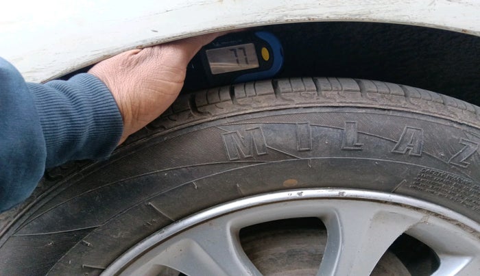 2015 Hyundai Grand i10 ASTA 1.2 KAPPA VTVT, CNG, Manual, 1,31,579 km, tyre