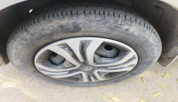 2015 Tata Bolt XM REVOTRON, Petrol, Manual, 33,521 km, tyre