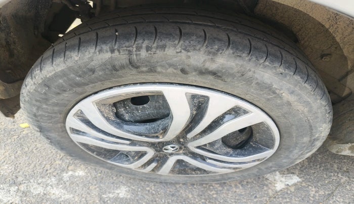 2015 Tata Bolt XM REVOTRON, Petrol, Manual, 33,521 km, tyre