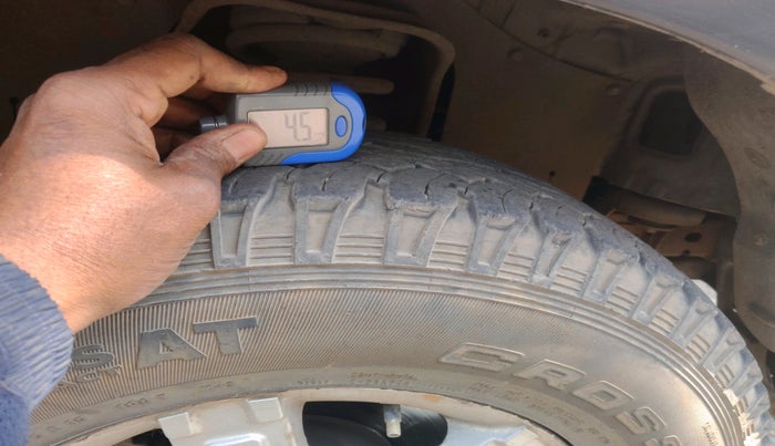 2013 Mahindra Xylo H8 ABS AIRBAG BS IV, Diesel, Manual, 1,17,090 km, tyre