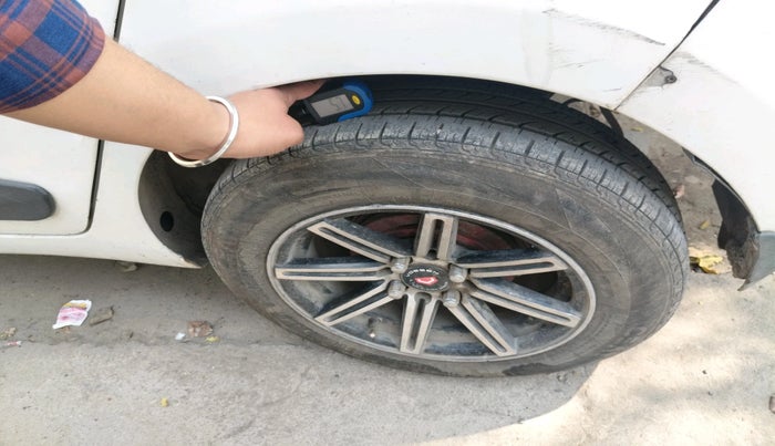 2014 Hyundai Grand i10 MAGNA 1.2 KAPPA VTVT, CNG, Manual, 1,28,927 km, tyre