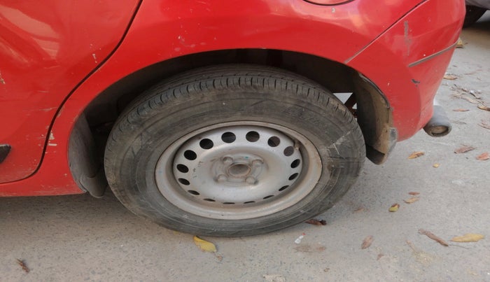 2018 Maruti Swift LXI, CNG, Manual, 66,375 km, tyre