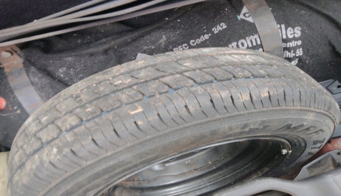 2018 Maruti Swift LXI, CNG, Manual, 66,375 km, tyre