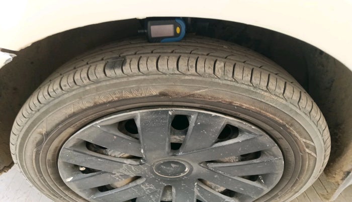 2013 Volkswagen Polo COMFORTLINE 1.2L, Diesel, Manual, 76,677 km, tyre