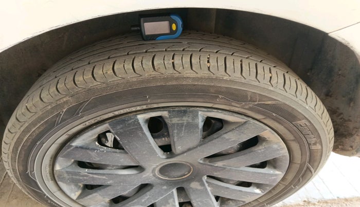 2013 Volkswagen Polo COMFORTLINE 1.2L, Diesel, Manual, 76,677 km, tyre